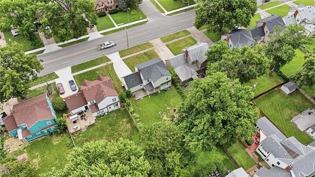 8004 Holmes Road, Kansas City, MO 64131