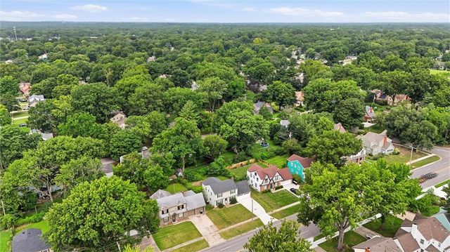 8004 Holmes Road, Kansas City, MO 64131
