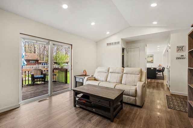 1123 Waverly Road, Chesterton, IN 46304