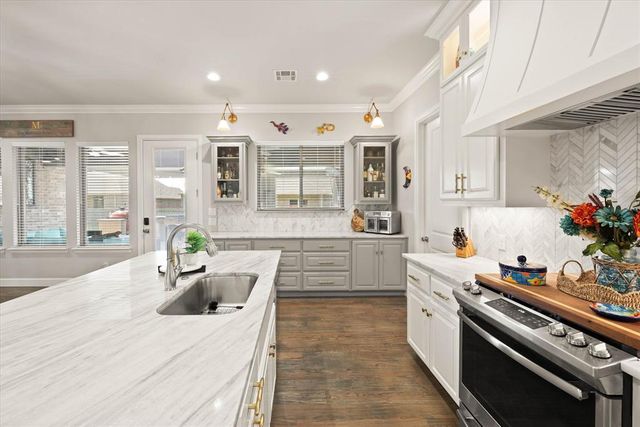 9312 NW 81st Street, Yukon, OK 73099