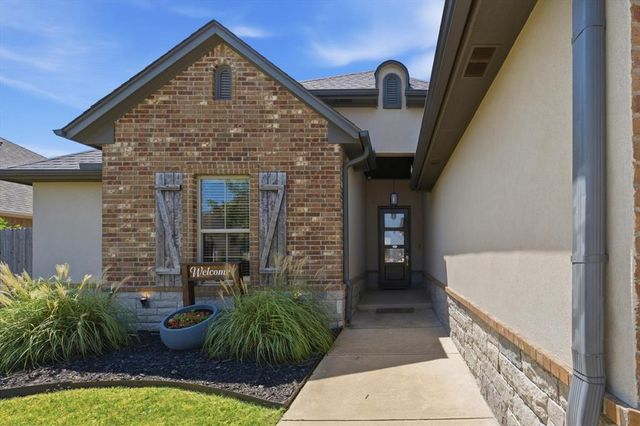 9312 NW 81st Street, Yukon, OK 73099