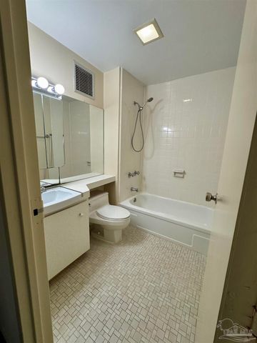 825 Bayshore Dr 206, Pensacola, FL 32507