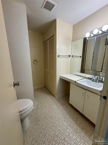 825 Bayshore Dr 206, Pensacola, FL 32507