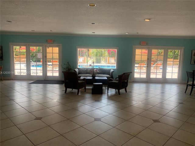 18101 NW 68th Avenue E105, Hialeah, FL 33015