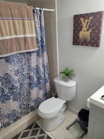 18101 NW 68th Avenue E105, Hialeah, FL 33015