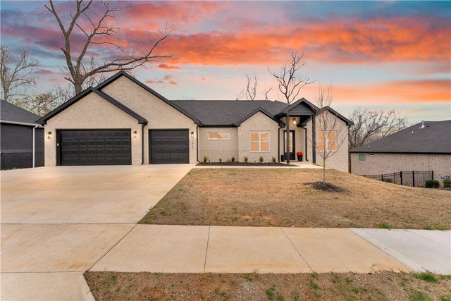 1421 Lee Street, Pea Ridge, AR 72751