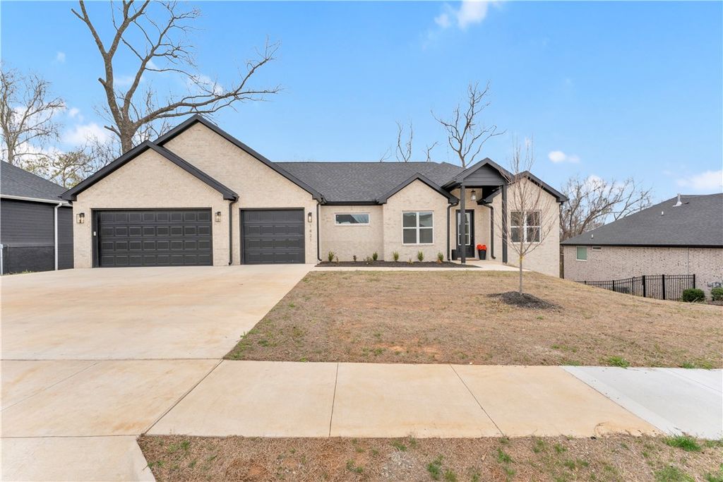 1421 Lee Street, Pea Ridge, AR 72751