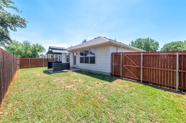 1113 Mockingbird Drive, Aubrey, TX 76227
