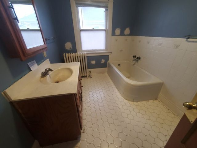 616 Argyle Court, Clinton, IA 52732