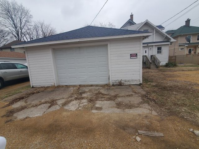 616 Argyle Court, Clinton, IA 52732