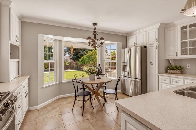 12180 SARAGLEN Drive, Saratoga, CA 95070