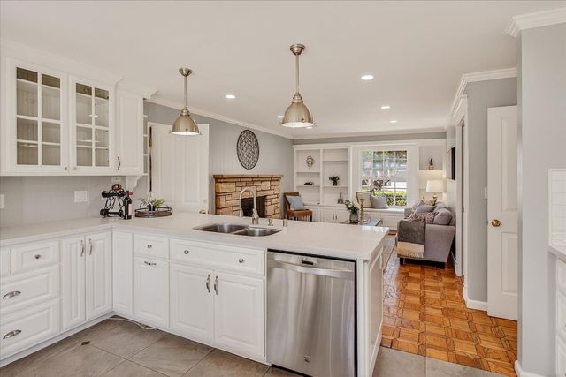 12180 SARAGLEN Drive, Saratoga, CA 95070