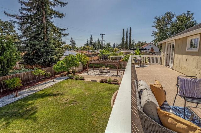 12180 SARAGLEN Drive, Saratoga, CA 95070