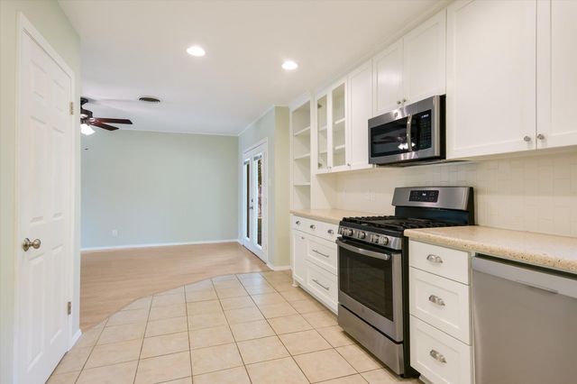 8012 Stillwood LN, Austin, TX 78757