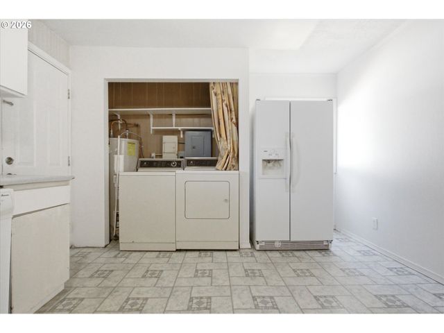 8233 Ne GOING Pl, Portland, OR 97220