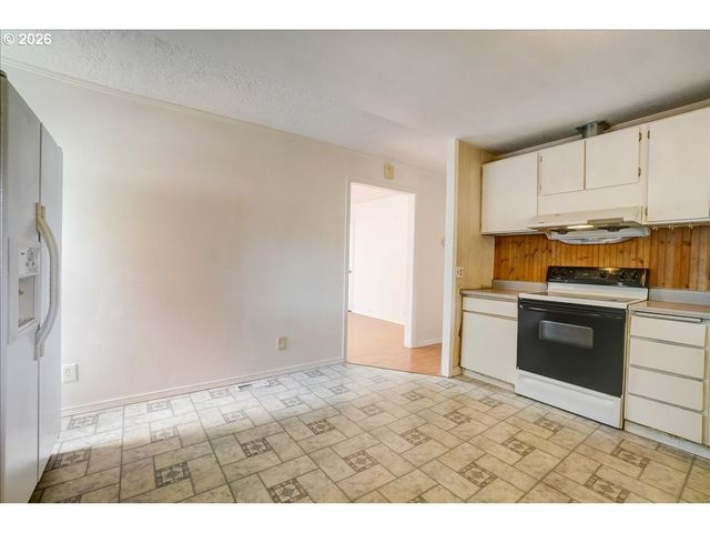 8233 Ne GOING Pl, Portland, OR 97220