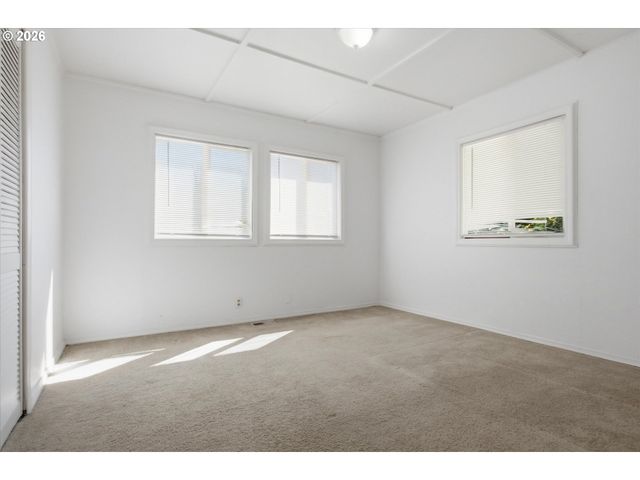 8233 Ne GOING Pl, Portland, OR 97220