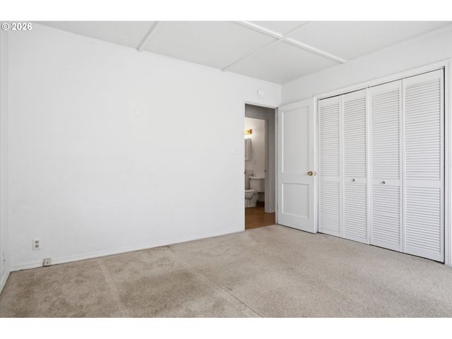 8233 Ne GOING Pl, Portland, OR 97220