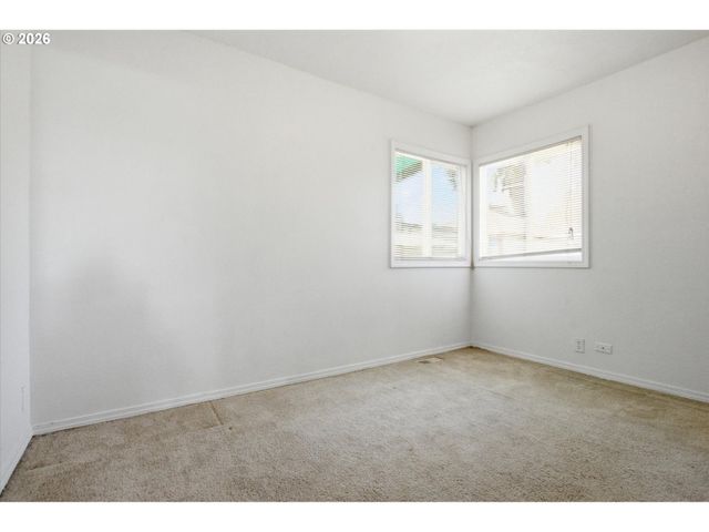 8233 Ne GOING Pl, Portland, OR 97220