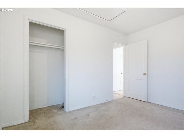 8233 Ne GOING Pl, Portland, OR 97220
