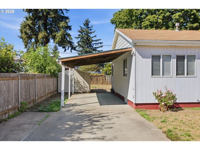 8233 Ne GOING Pl, Portland, OR 97220