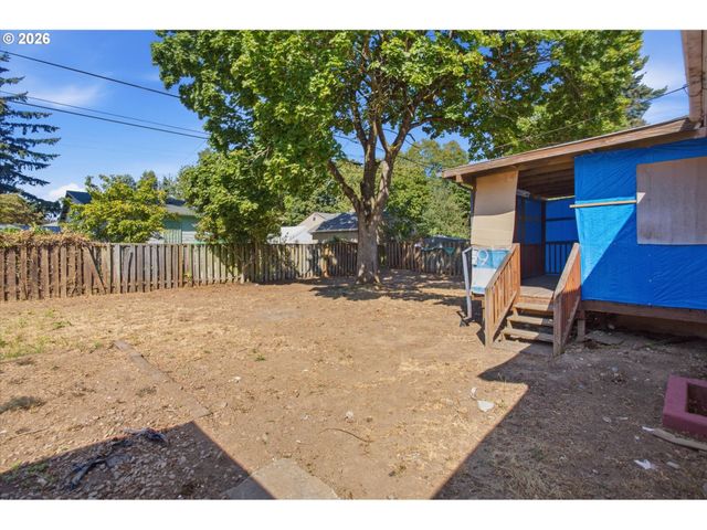 8233 Ne GOING Pl, Portland, OR 97220