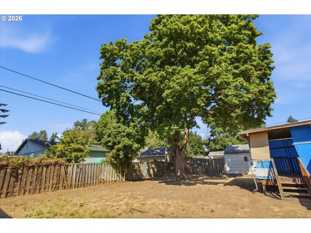 8233 Ne GOING Pl, Portland, OR 97220