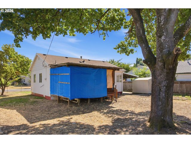 8233 Ne GOING Pl, Portland, OR 97220
