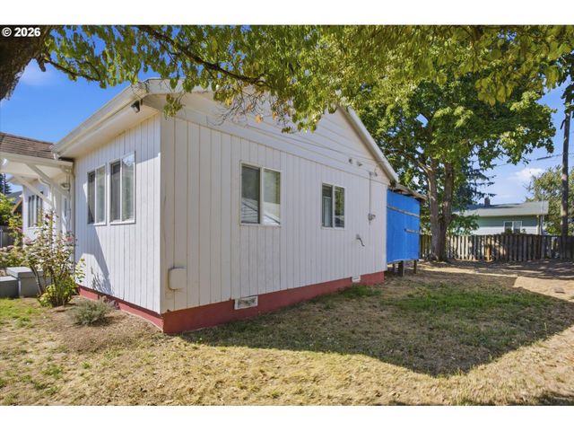 8233 Ne GOING Pl, Portland, OR 97220