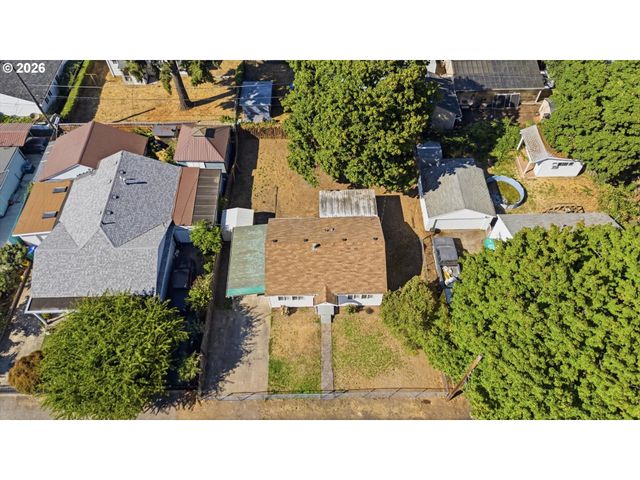 8233 Ne GOING Pl, Portland, OR 97220