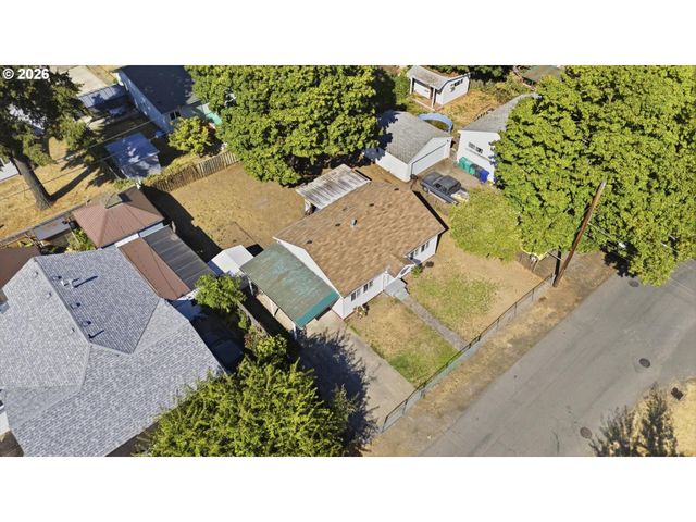 8233 Ne GOING Pl, Portland, OR 97220