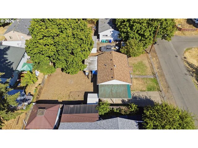8233 Ne GOING Pl, Portland, OR 97220