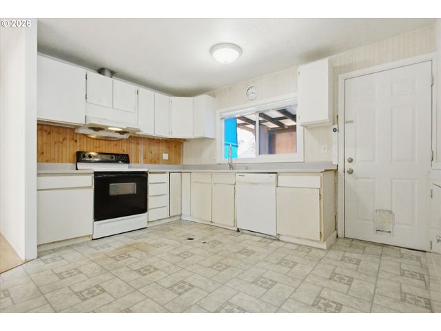 8233 Ne GOING Pl, Portland, OR 97220