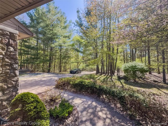 2111 Oak Terrace, Groveland Township, MI 48462