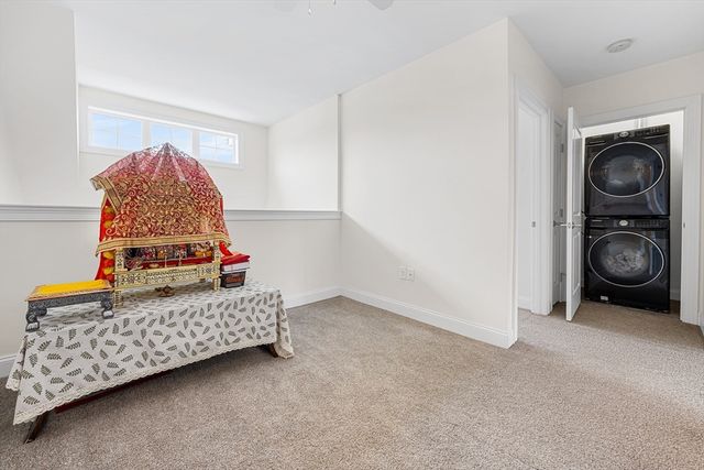 70 Endicott St 1505, Norwood, MA 02062