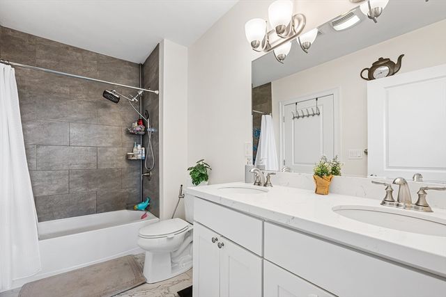 70 Endicott St 1505, Norwood, MA 02062