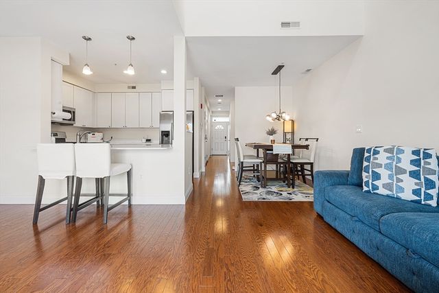 70 Endicott St 1505, Norwood, MA 02062