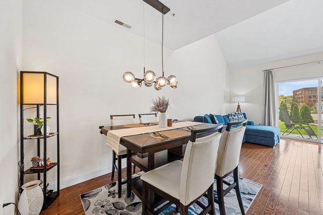 70 Endicott St 1505, Norwood, MA 02062