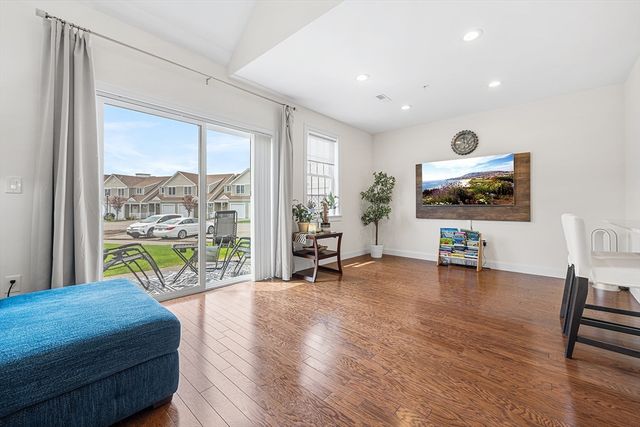 70 Endicott St 1505, Norwood, MA 02062