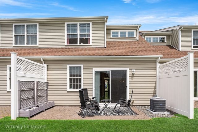 70 Endicott St 1505, Norwood, MA 02062