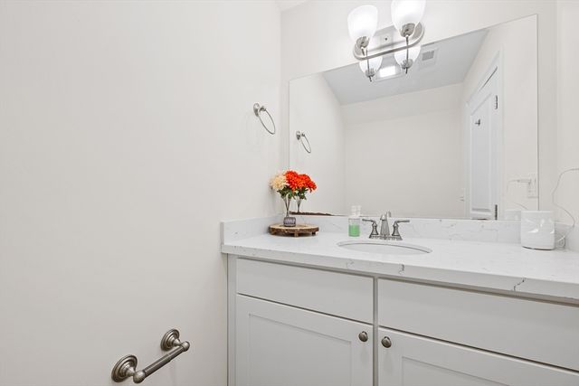 70 Endicott St 1505, Norwood, MA 02062