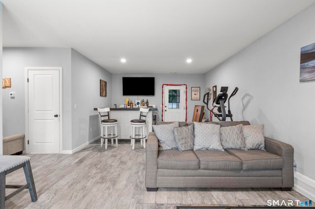 6 Meeting House Lane, Enfield, CT 06082