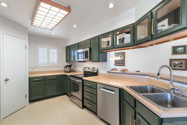 626 Home Crossing, Adkins, TX 78101