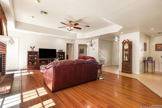 626 Home Crossing, Adkins, TX 78101