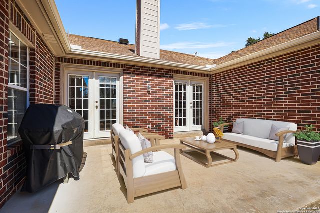 626 Home Crossing, Adkins, TX 78101