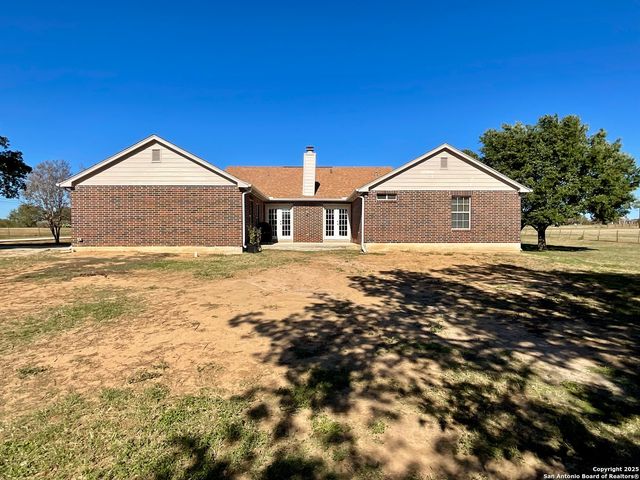 626 Home Crossing, Adkins, TX 78101