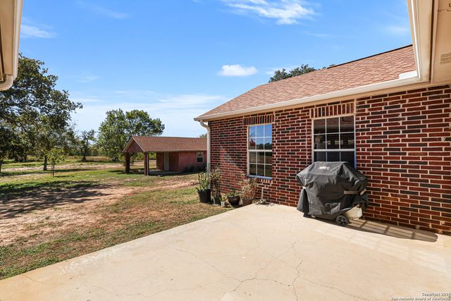 626 Home Crossing, Adkins, TX 78101