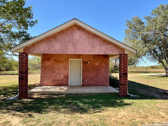 626 Home Crossing, Adkins, TX 78101