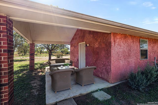 626 Home Crossing, Adkins, TX 78101