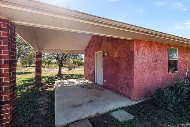 626 Home Crossing, Adkins, TX 78101